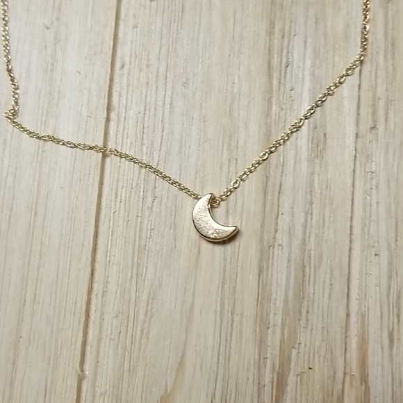 🌙🌙Super Cute GOLD plated Moon Necklace🌙🌙 - Picture 4 of 5